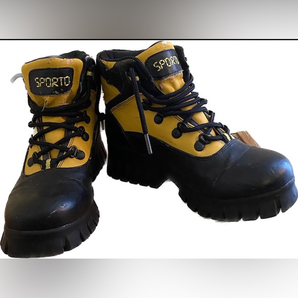 Black and Yellow Boot Size 7 1/2 - Picture 2 of 5